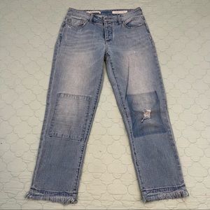 Pilcro & the Letterpress Women’s Hyphen Lightwash Distressed Capris — size 26